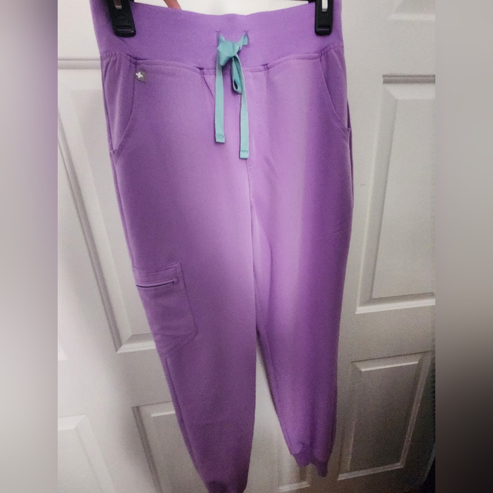 Figs scrub pants size Small in Lilac Dawn high waisted zamora 2.0 joggers